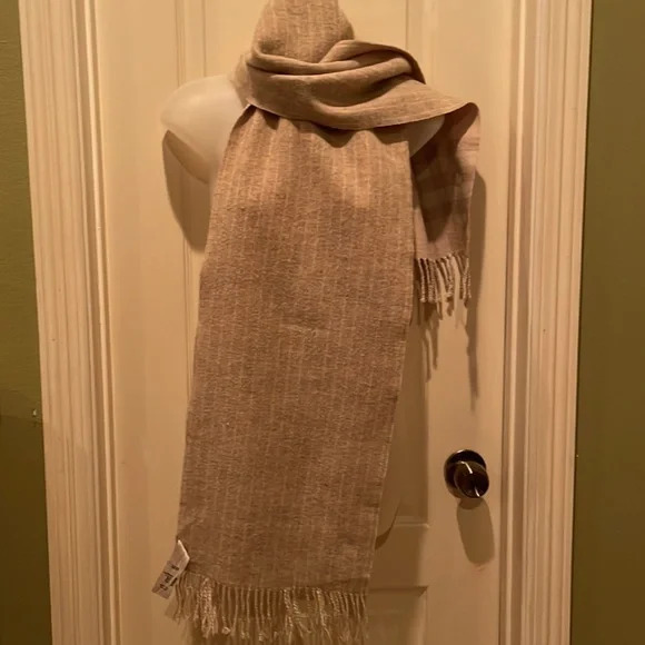 Burberry scarf 🧣 - Picture 2 of 5